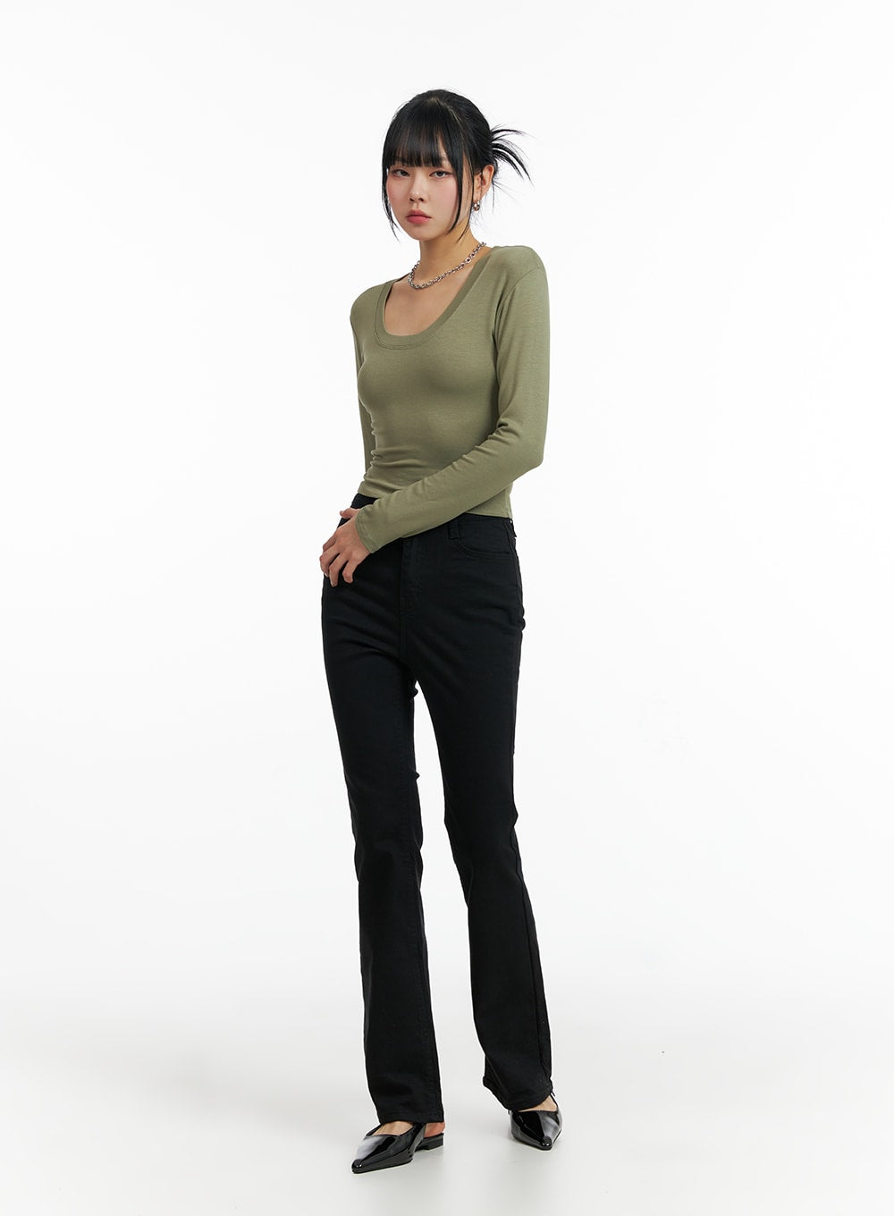 Slim Fit U-Neck Crop Tee IF402