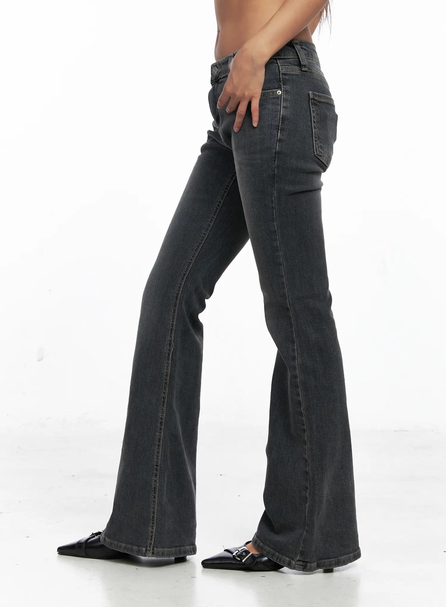 Elani Hip-pad Low-Rise Flared Jeans CO513