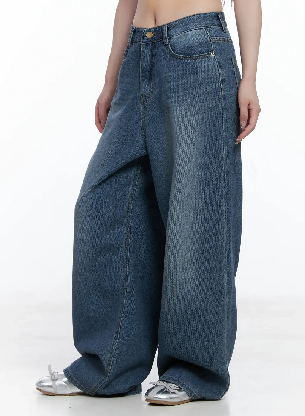 Margot Low-Rise Washed Wide-Leg Jeans CS501