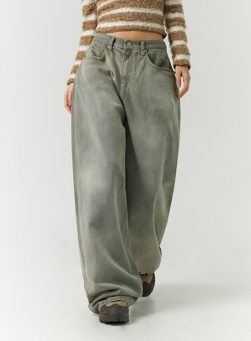 Mid-Rise Wide Leg Jeans CD301