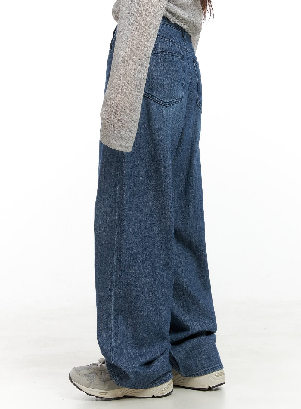 Low Rise Loose Fit Straight Jeans CL425