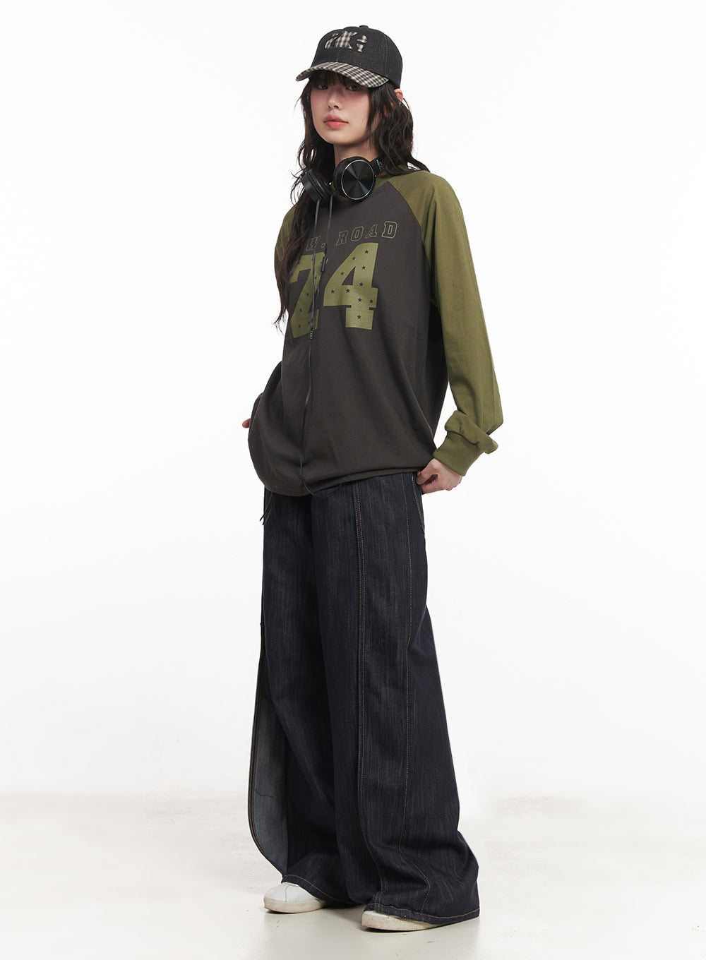 24 Graphic Long-Sleeve T-Shirt IM528