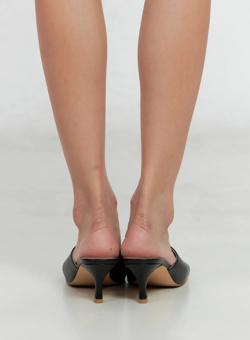 Square-Toe Mule Sandals IS516