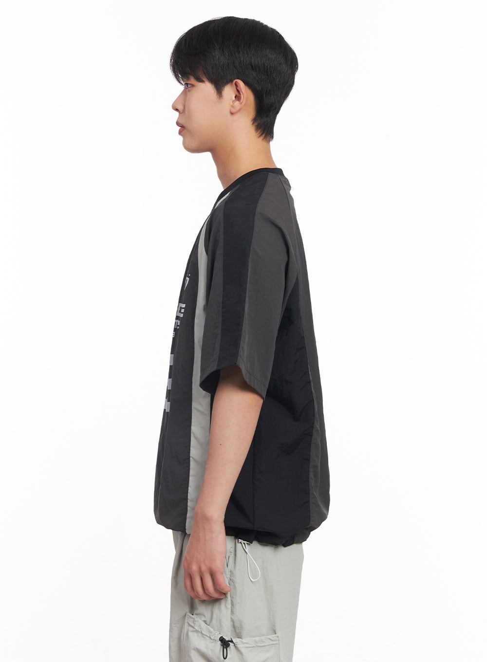 Men's Nylon V-Neck Graphic Jersey IY522