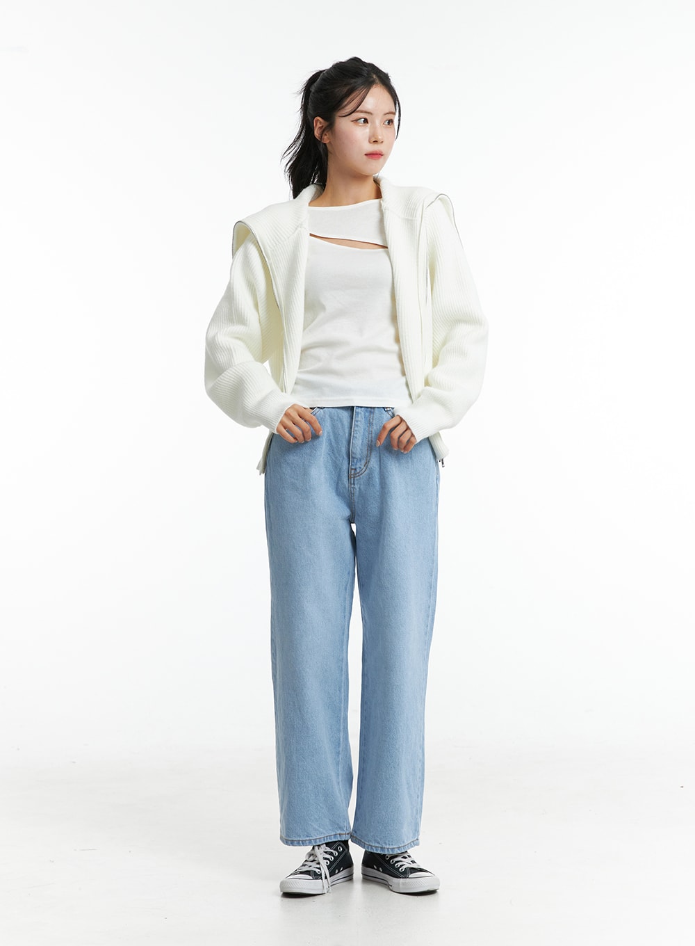 Light Washed Straight Jeans ON329