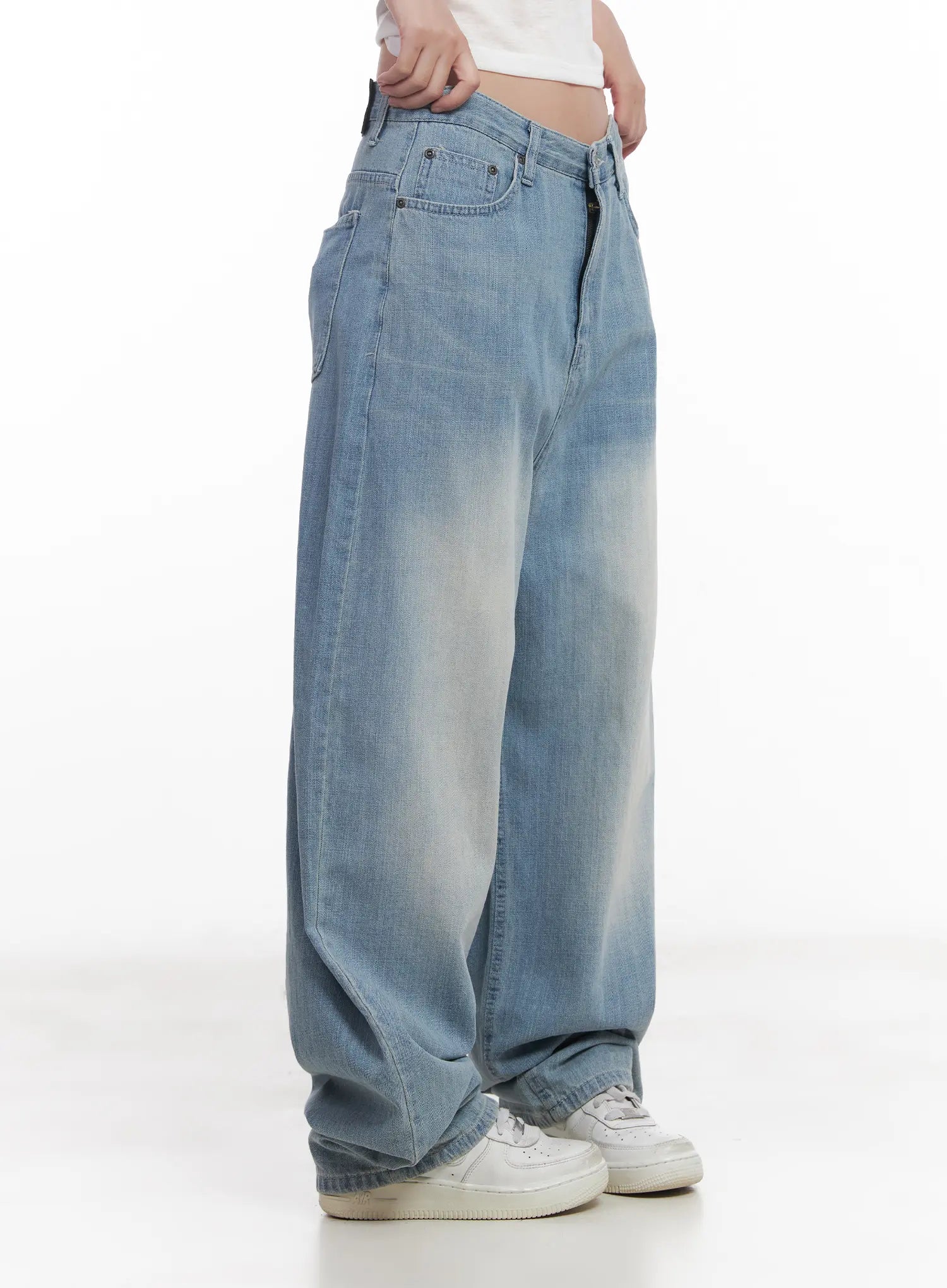 Hani Light-Wash Wide-Leg Jeans CU517