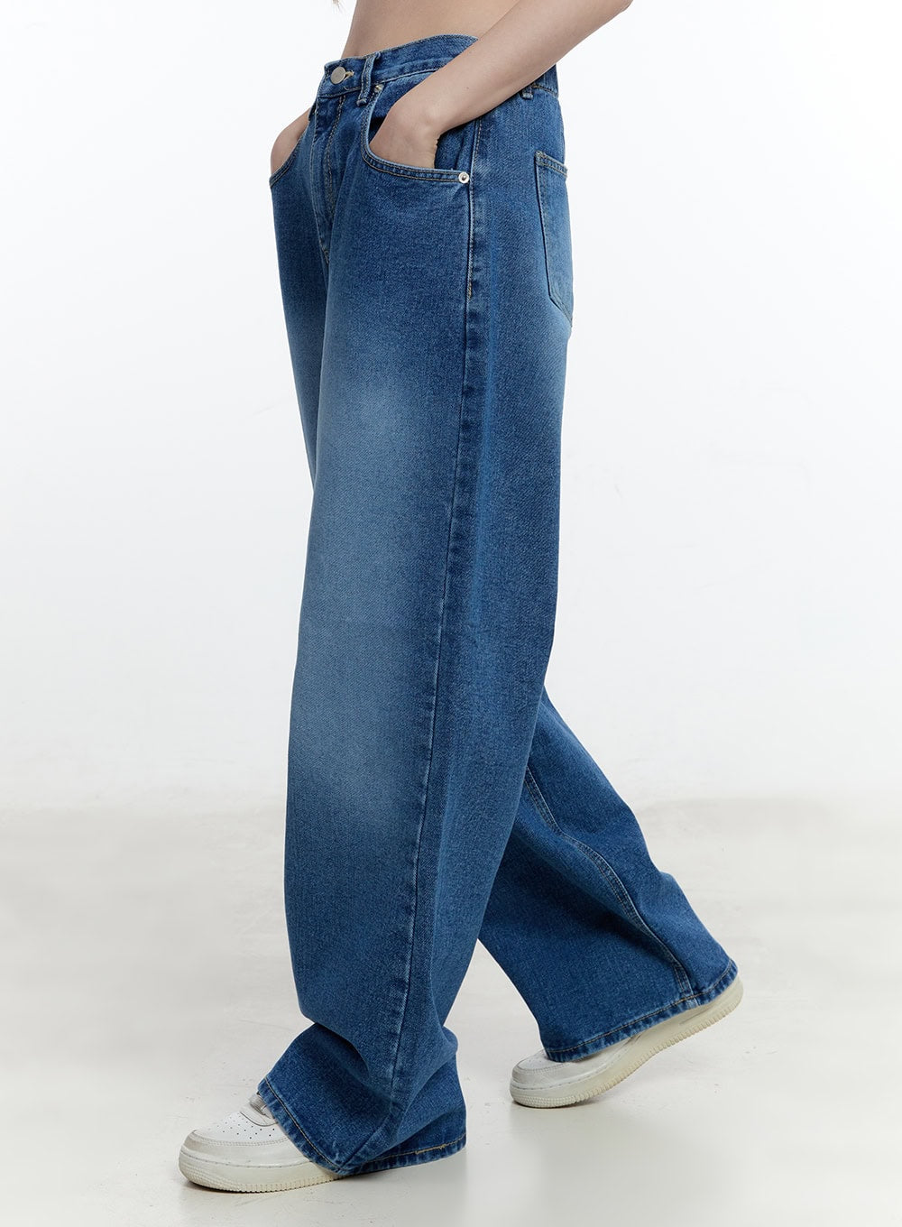 Eugene Adjustable Cinched-Back Wide-Leg Jeans CM521
