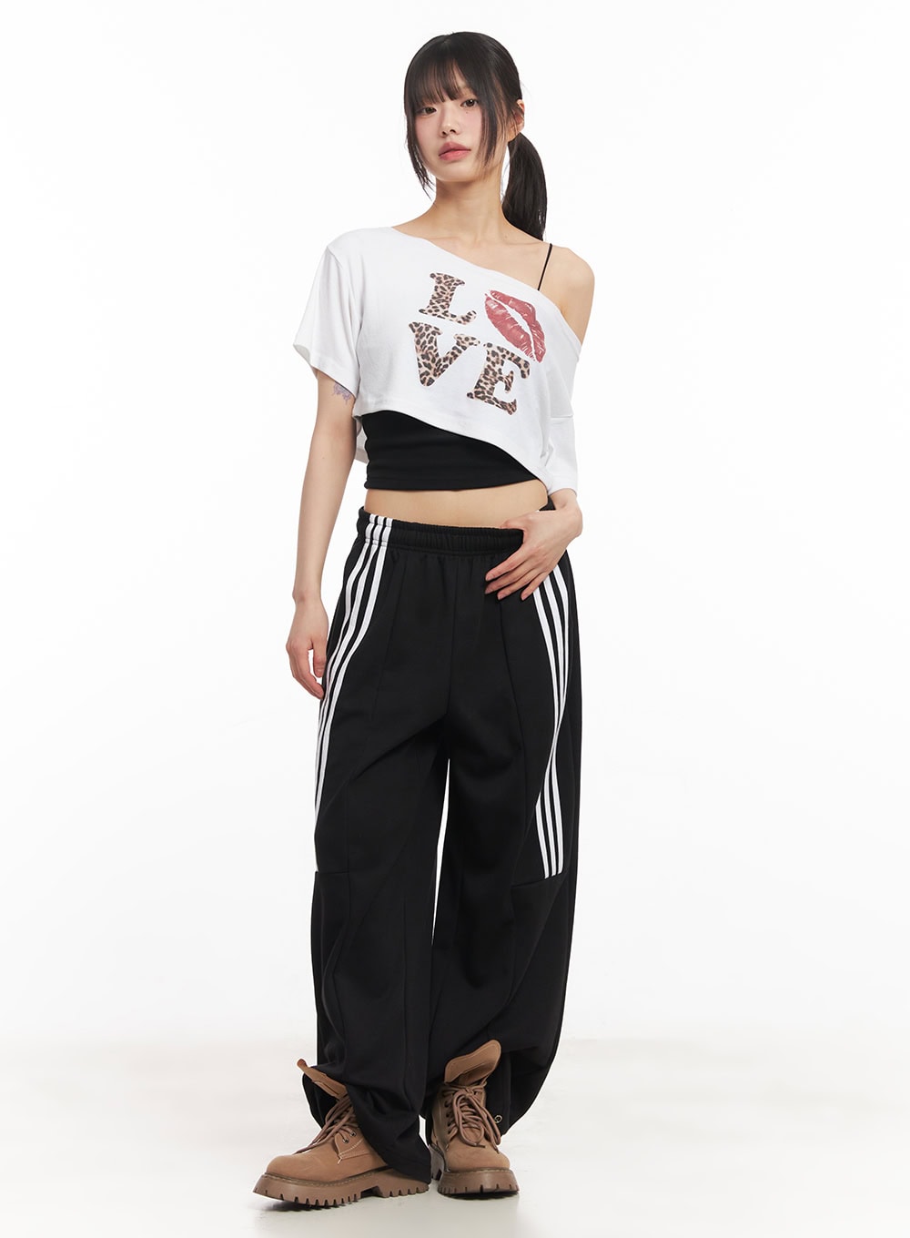 One-Shoulder Leopard Graphic Crop Top CA523