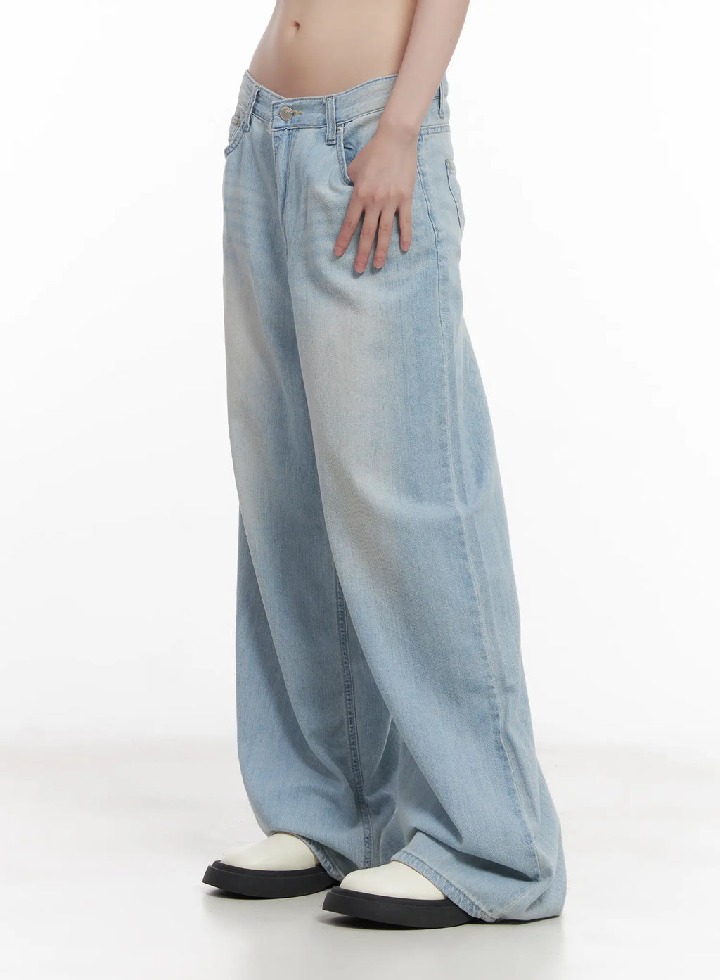 Garam Washed Wide-Leg Jeans CU518