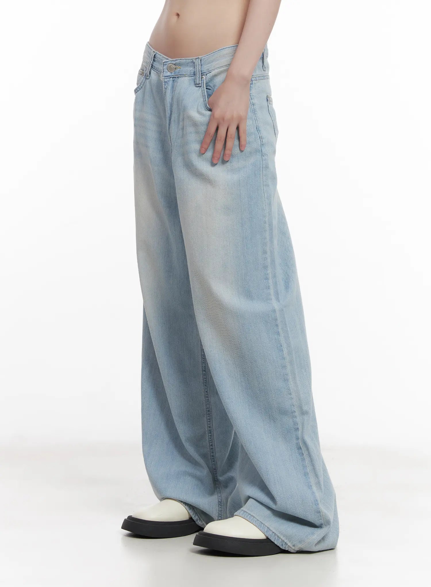 Garam Washed Wide-Leg Jeans CU518