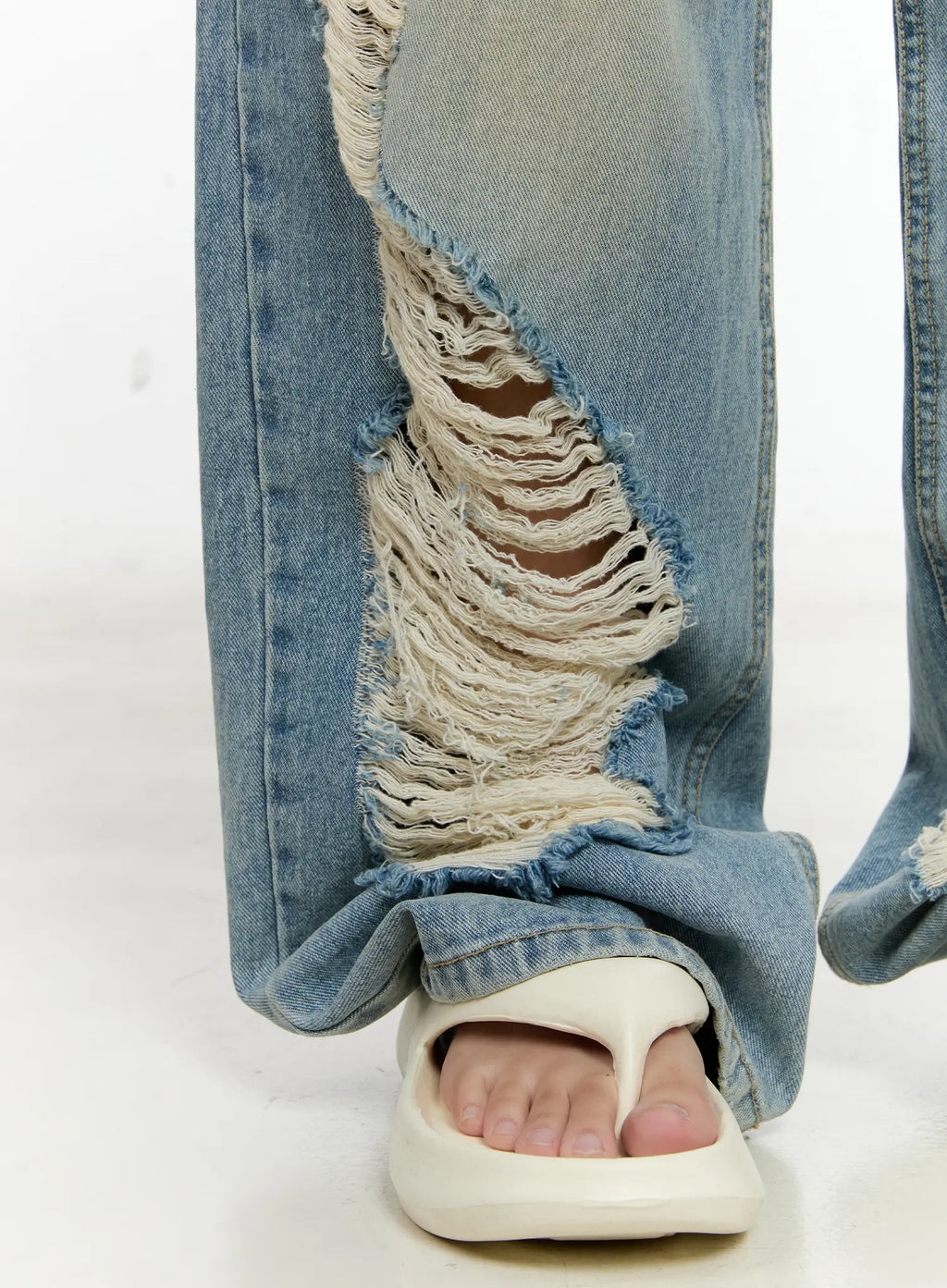 Naeun Distressed Baggy Jeans CL531