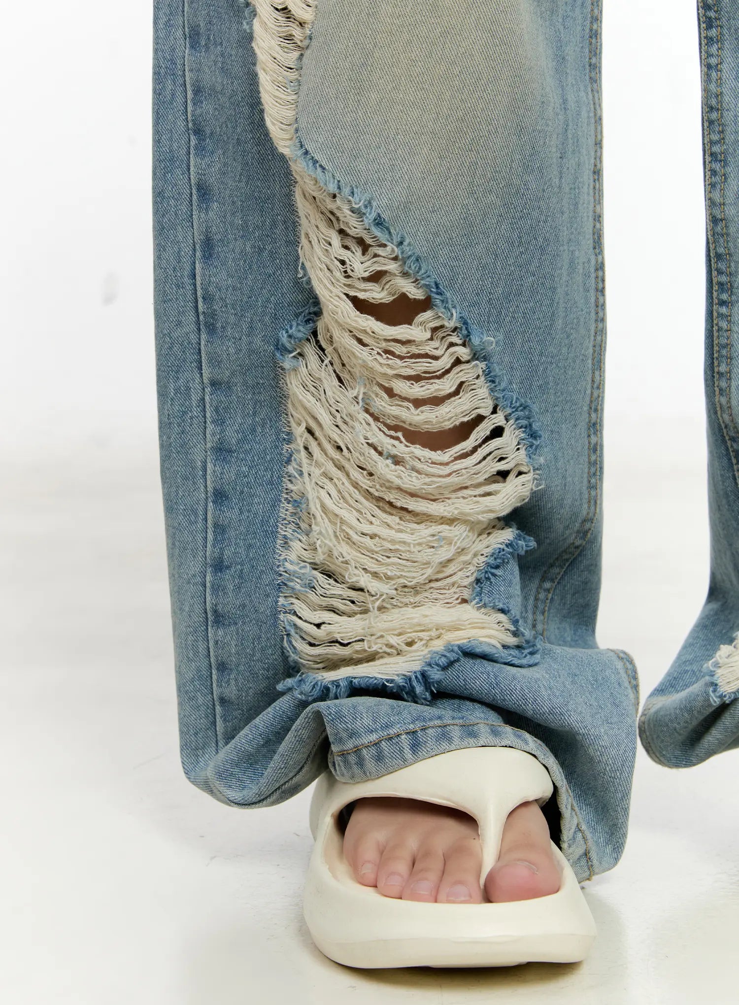 Naeun Distressed Baggy Jeans CL531