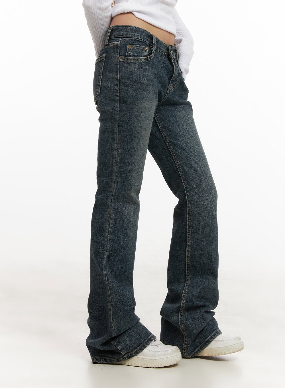 Natalia Low-Rise Flared Jeans CJ508