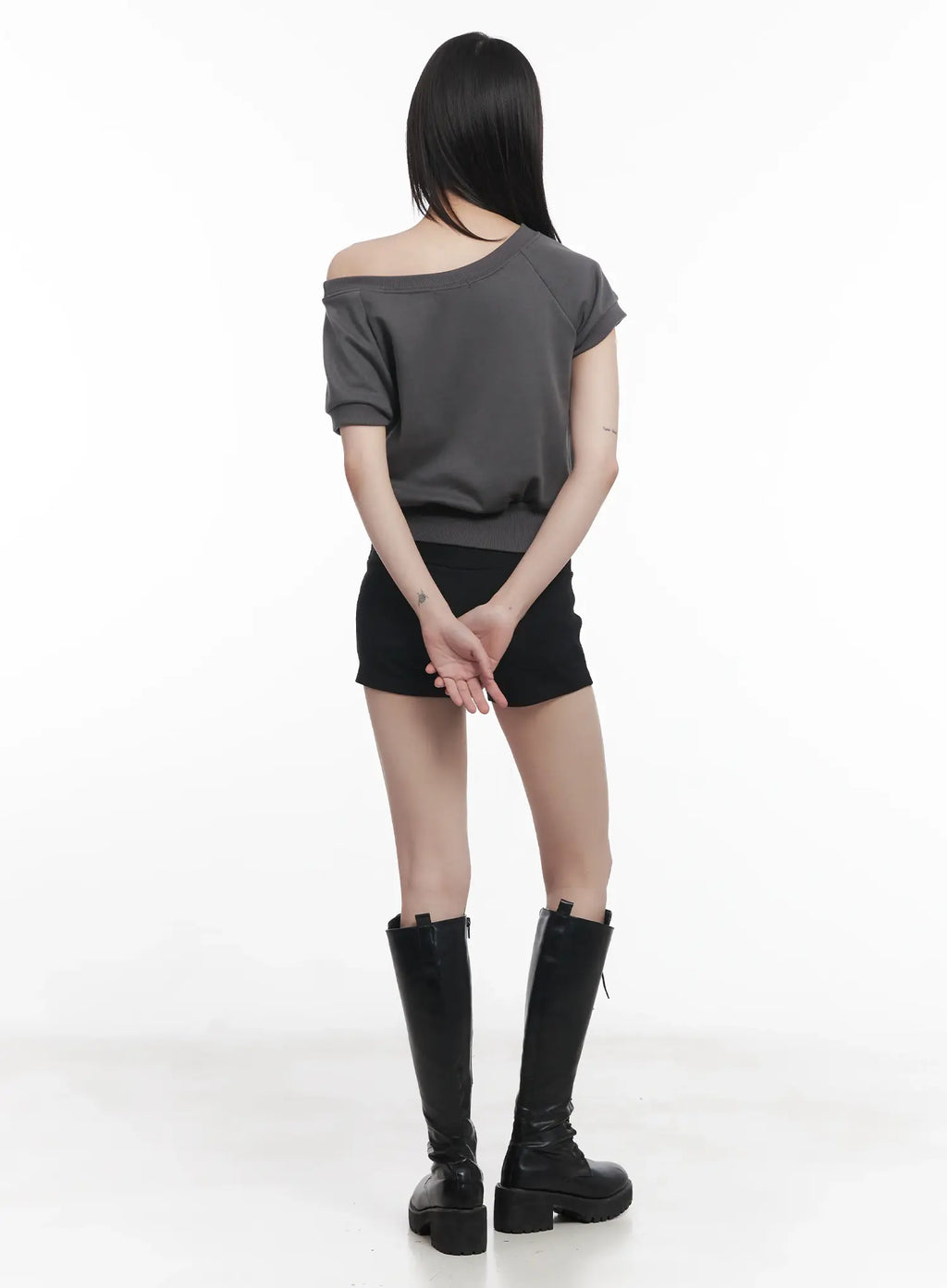 Asymmetric Graphic Relaxed-Fit Crop Top CU518