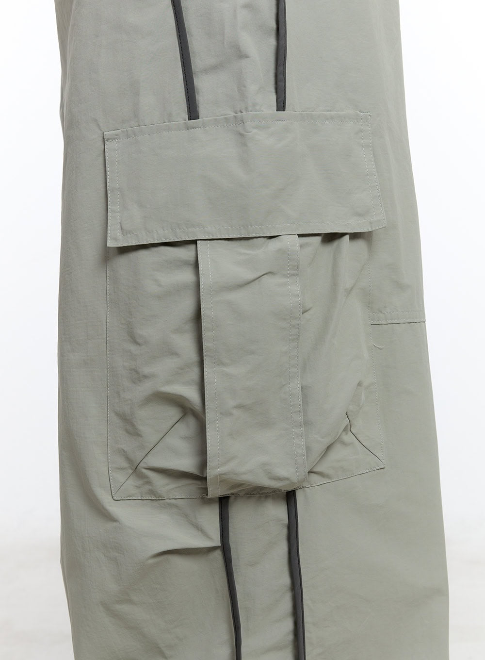 Men's Cargo Balloon-Fit Windbreaker Pants IY530