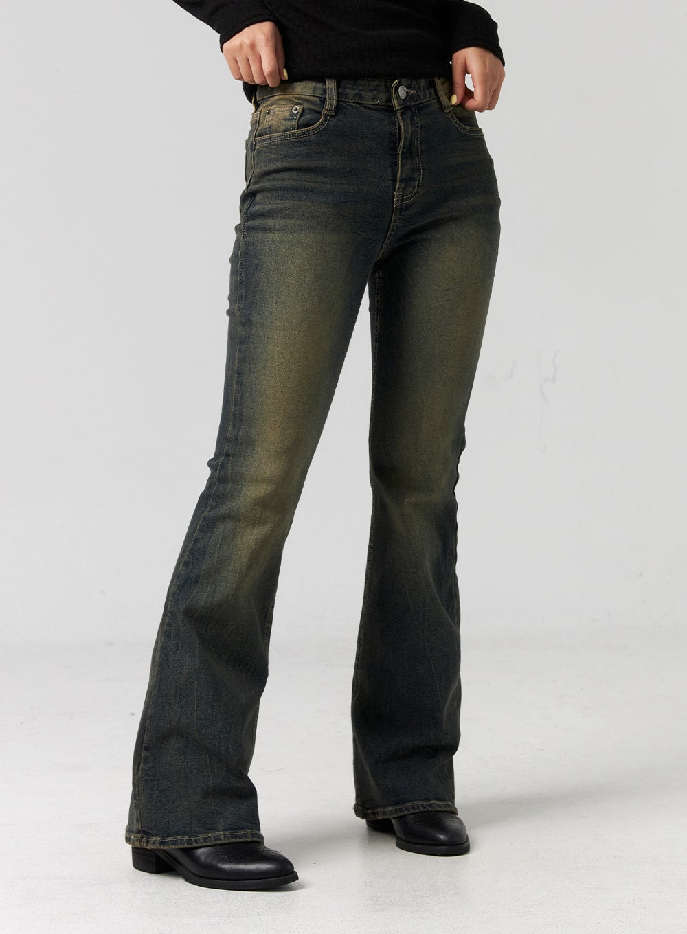 Washed Jeans with Back Cut CG327
