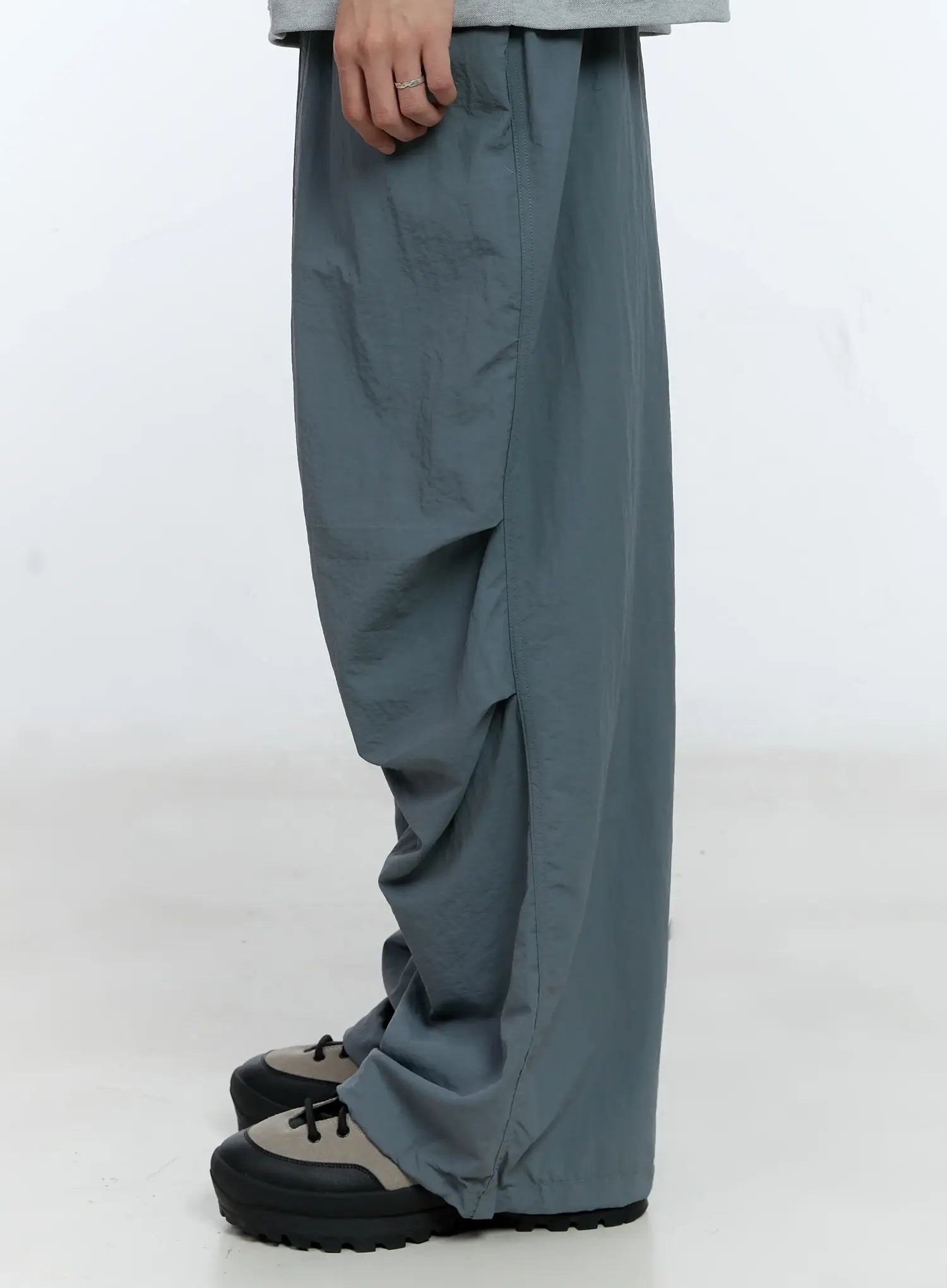 Men's Parachute Cargo Pants IG501