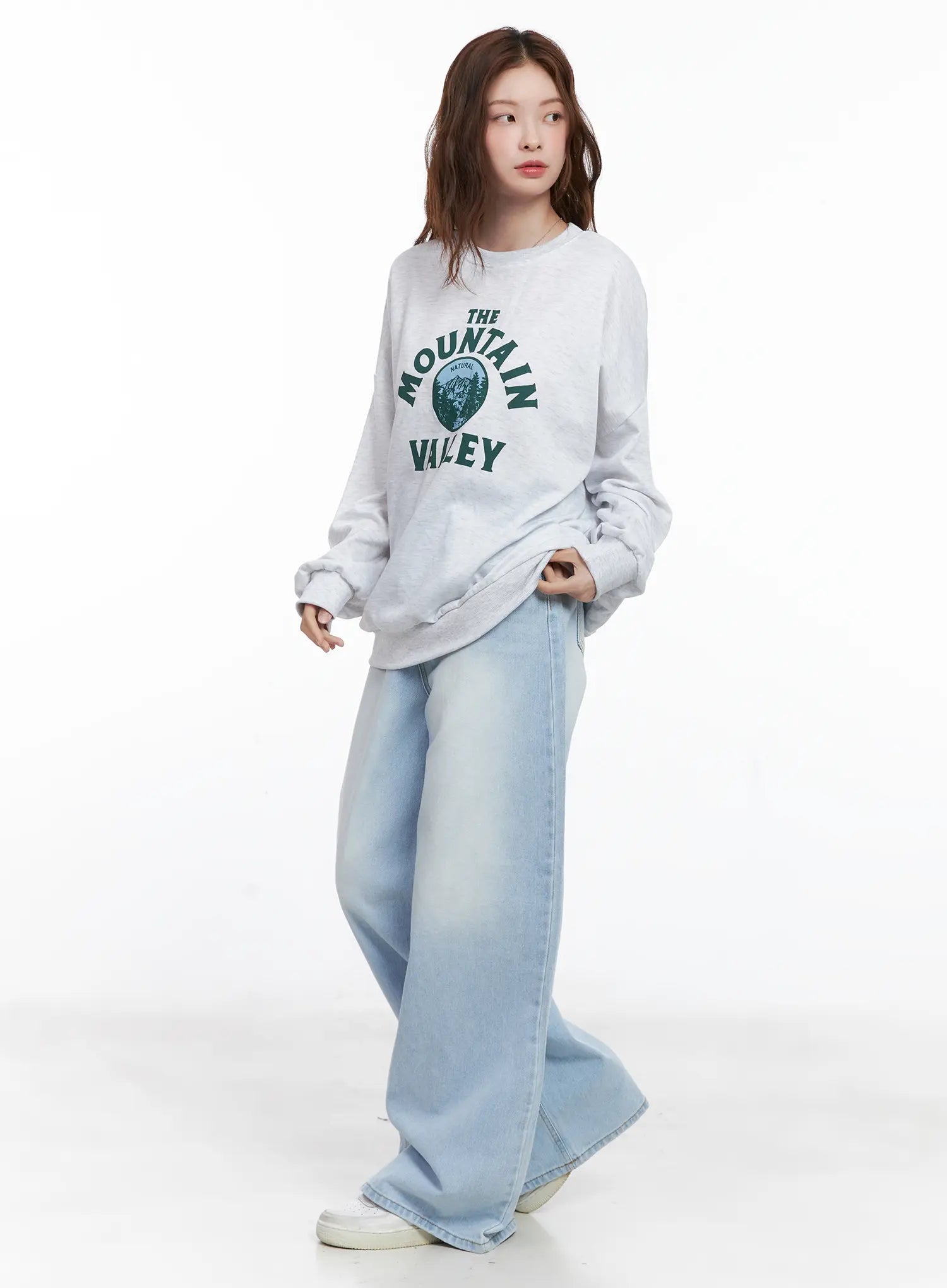 Mountain Valley Graphic Crewneck CG521