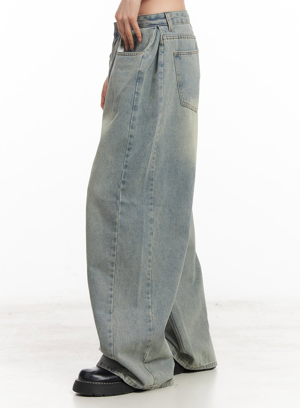 Hillary Washed Wide-Leg Jeans CM504