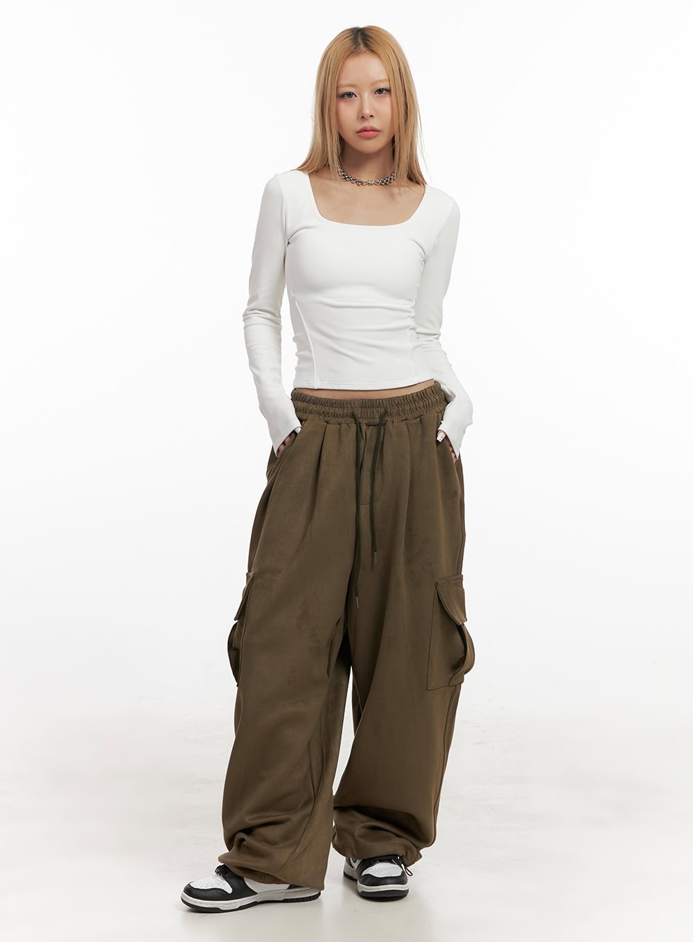 Suede Wide-Fit Cargo Sweatpants CJ507