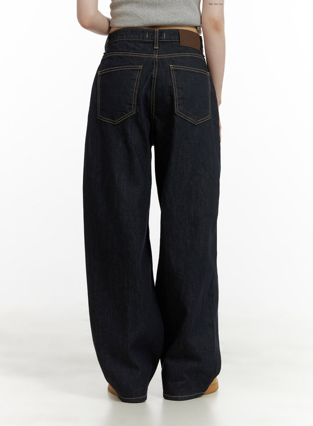 Stitch Detail Baggy Jeans CU410