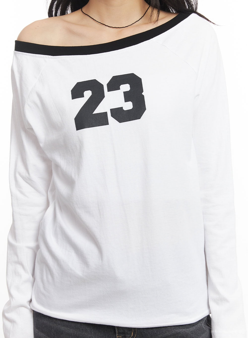 23 Graphic Off-Shoulder Long-Sleeve Top CA504
