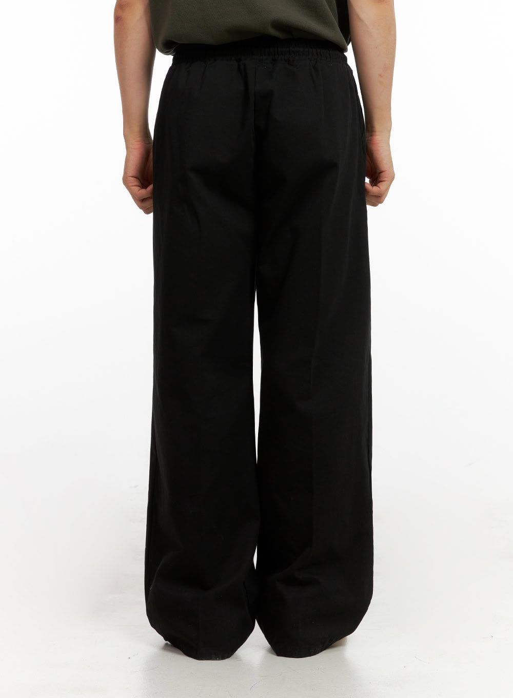 Men's Solid Wide-Fit Pants IG409