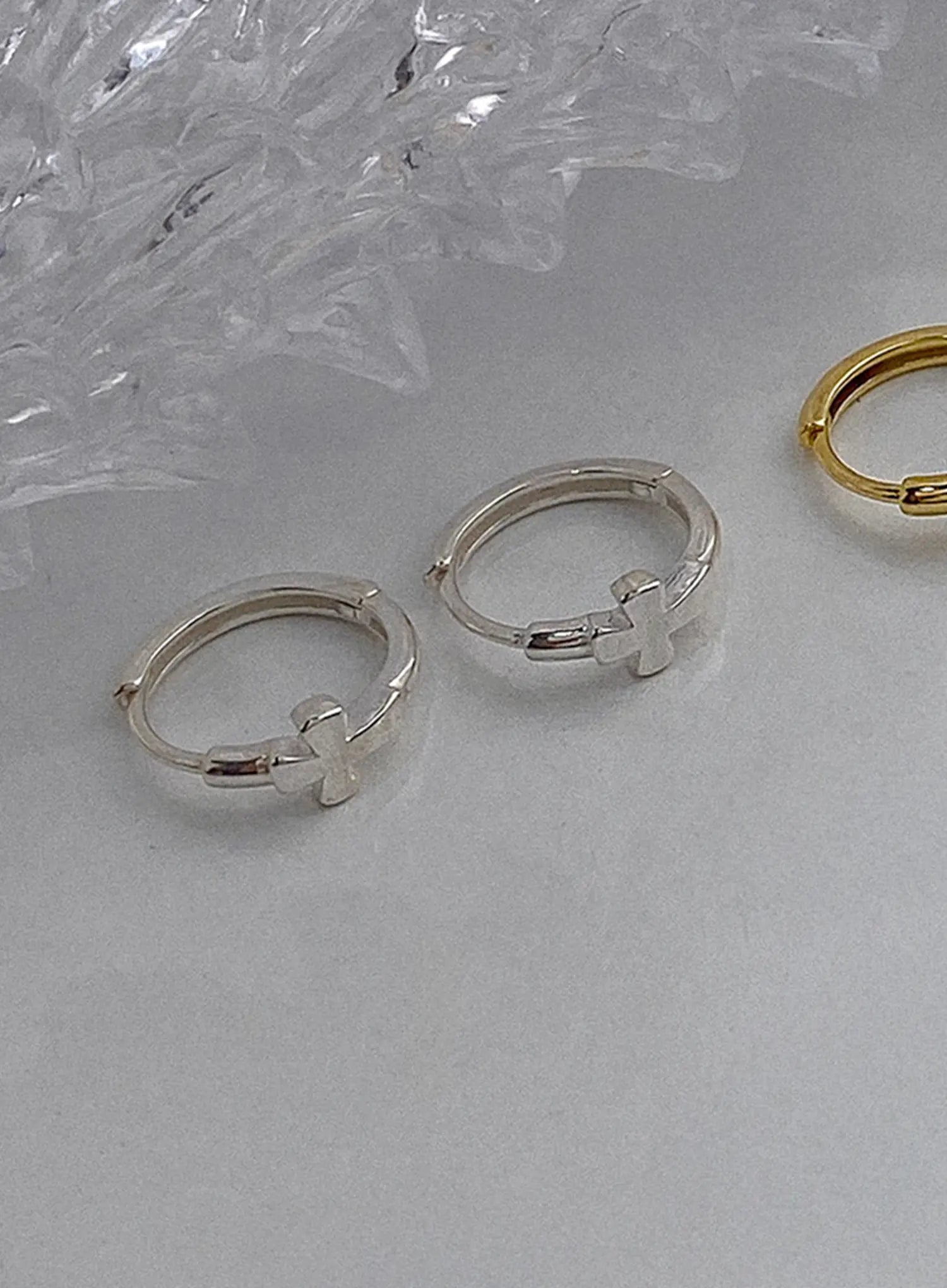 Bishop Cross Snap Earrings IU506