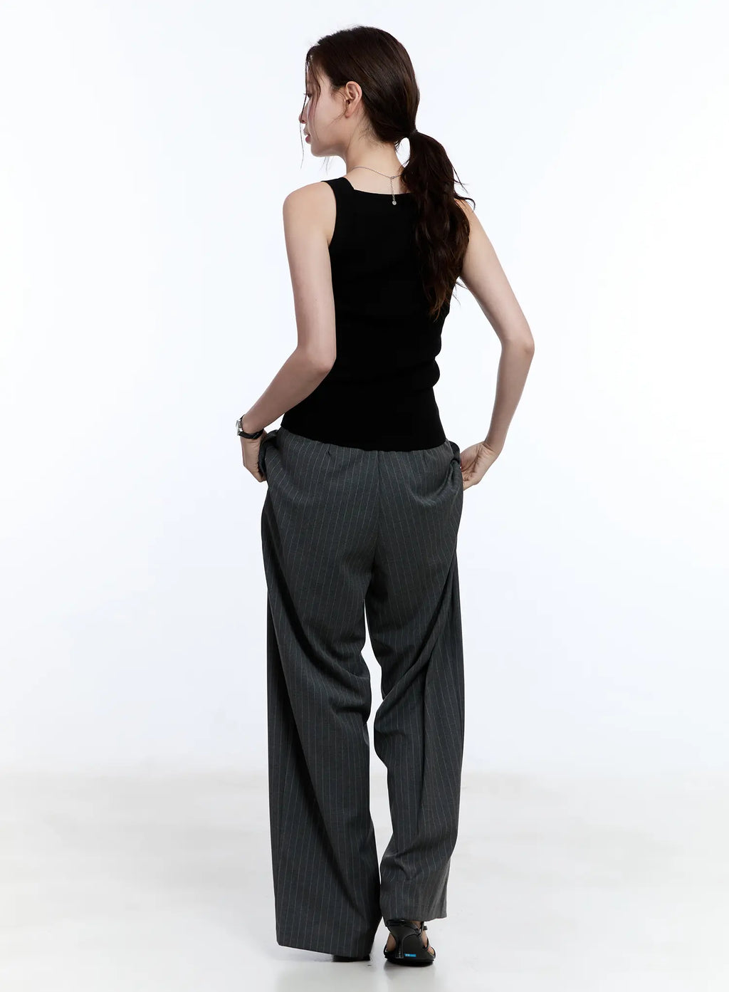 Slim-Fit Sleeveless Sweater CU513