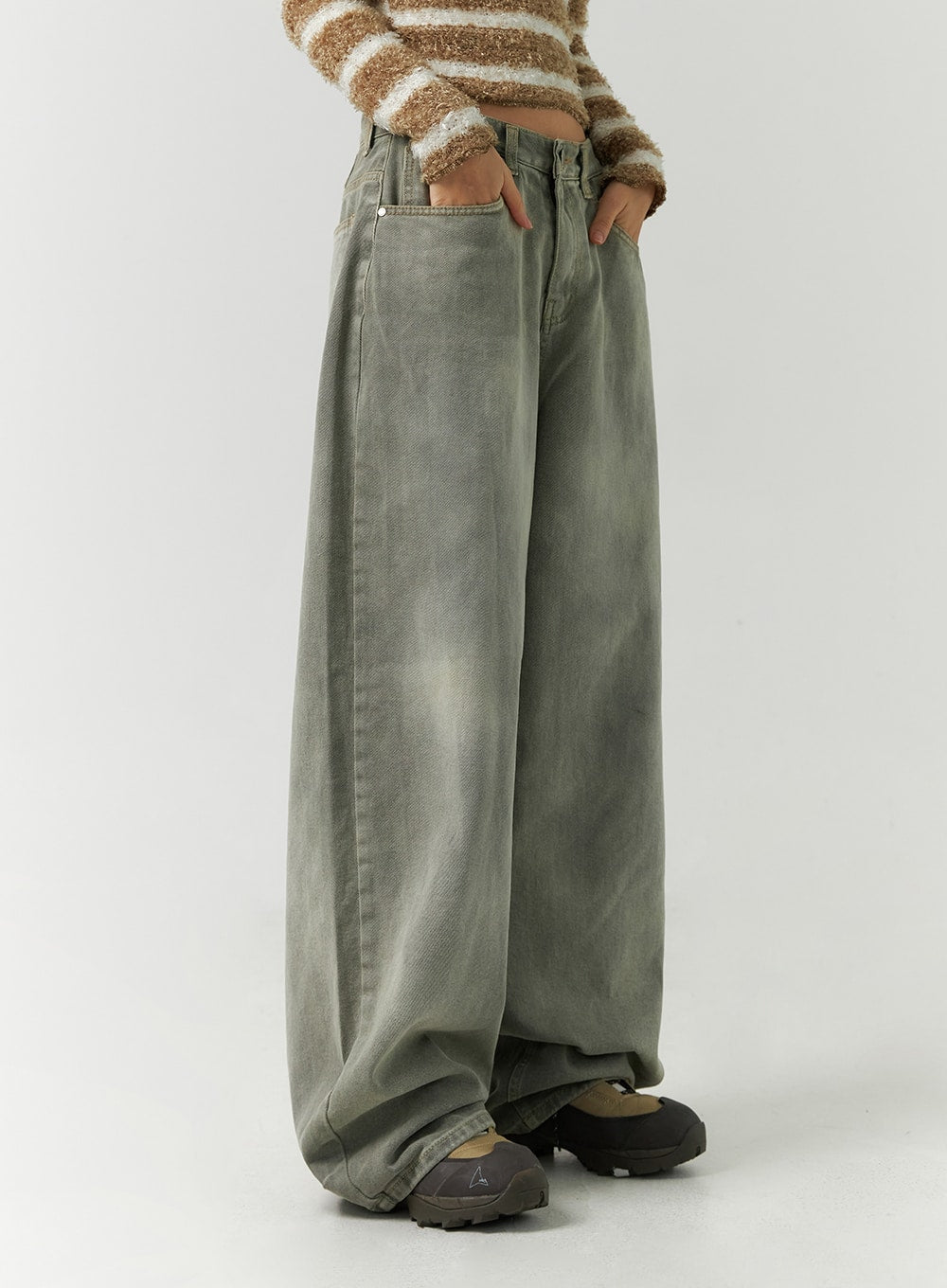 Mid-Rise Wide Leg Jeans CD301
