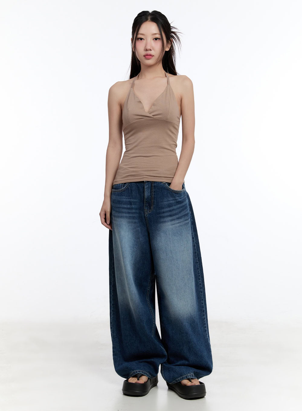 Slim-Fit Halter Cami IU504