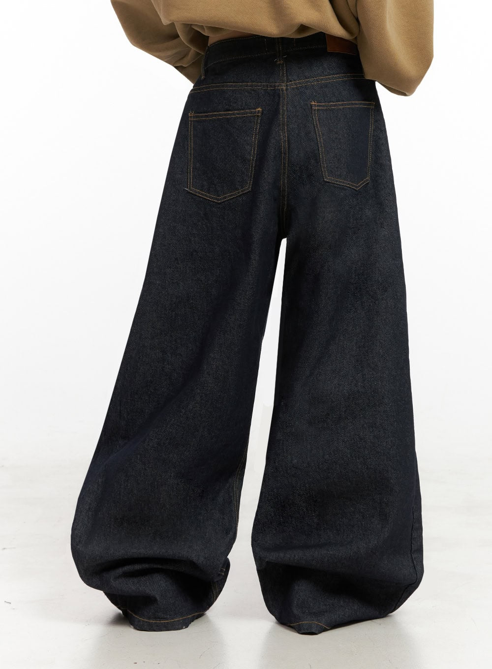 Lilo Pintuck Wide-Leg Jeans IN427