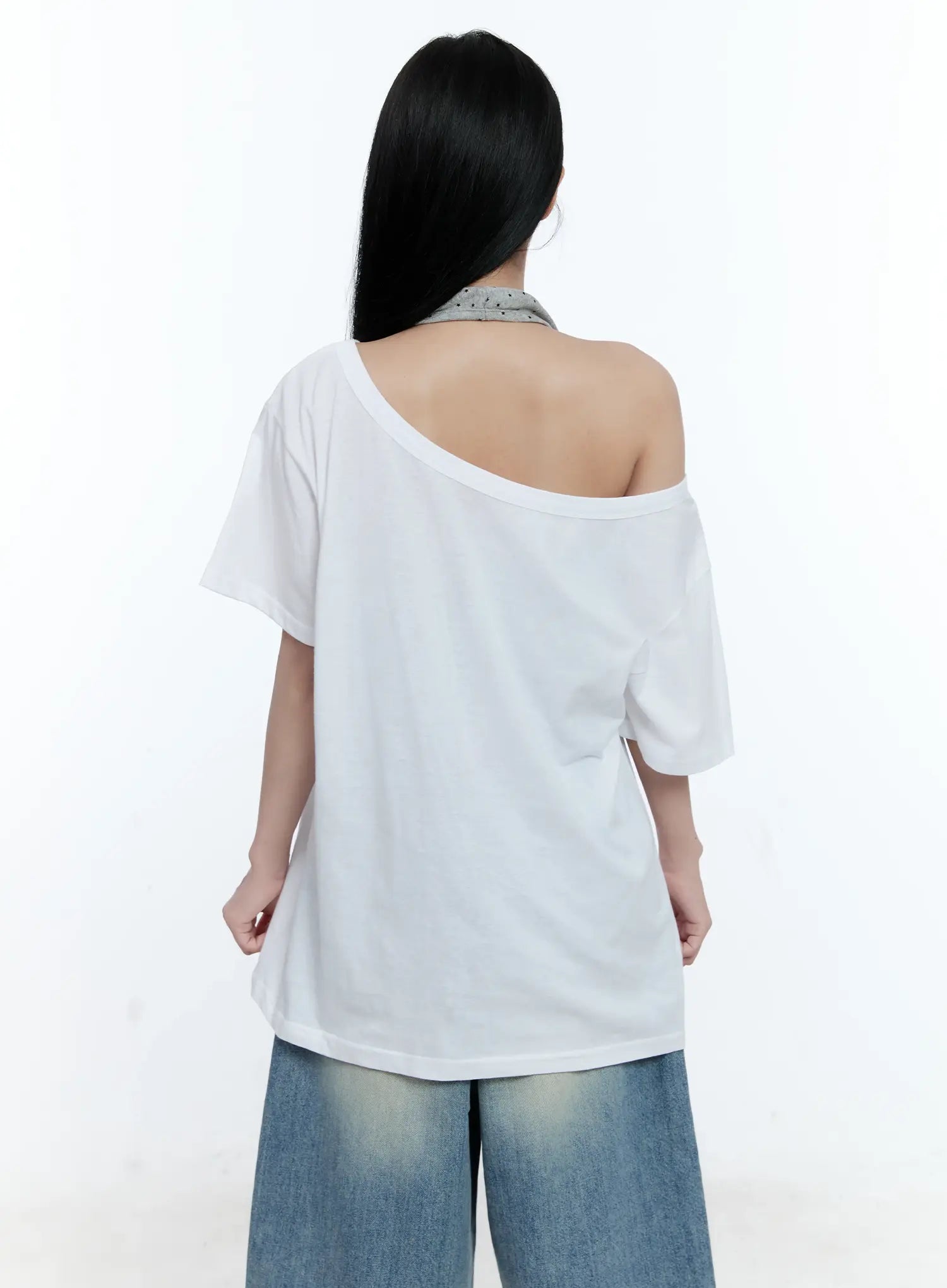 Off-Shoulder Loose-Fit Tee CG501