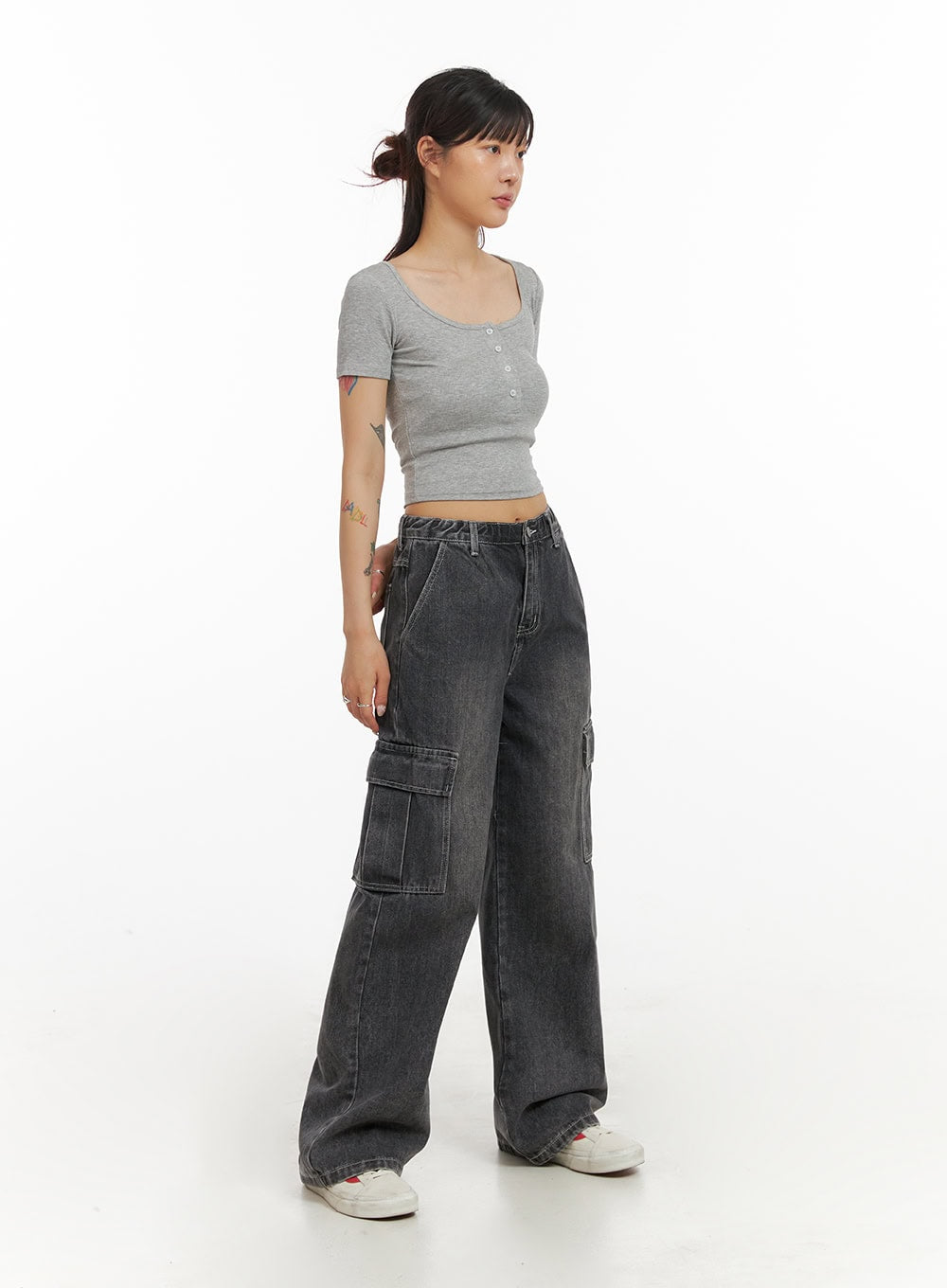 Slim Fit Buttoned U-Neck Crop Top IY410