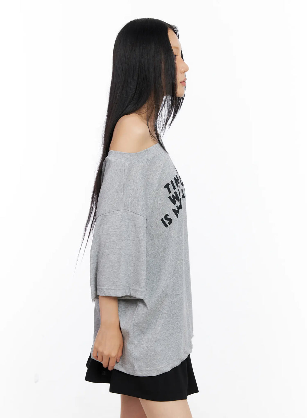 Off-Shoulder Relaxed-Fit Graphic Tee CL530