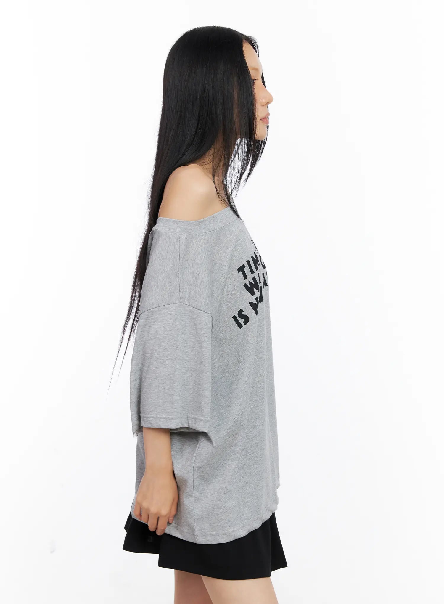 Off-Shoulder Relaxed-Fit Graphic Tee CL530