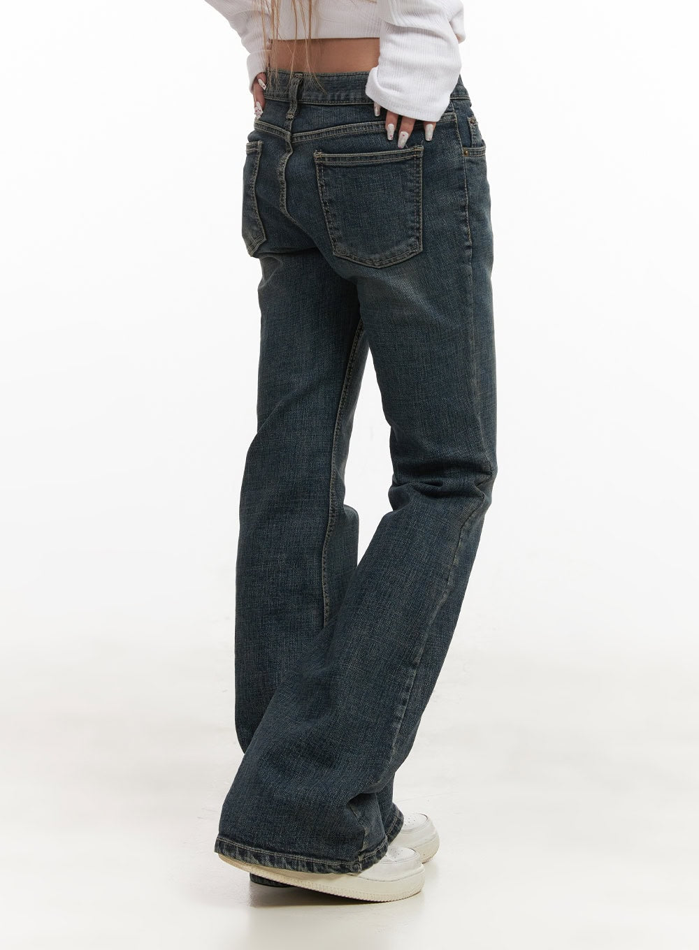 Natalia Low-Rise Flared Jeans CJ508