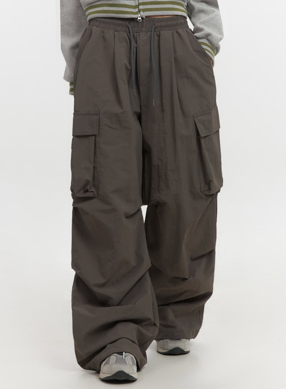 Pocketed Wide-Leg Cargo Pants IF510