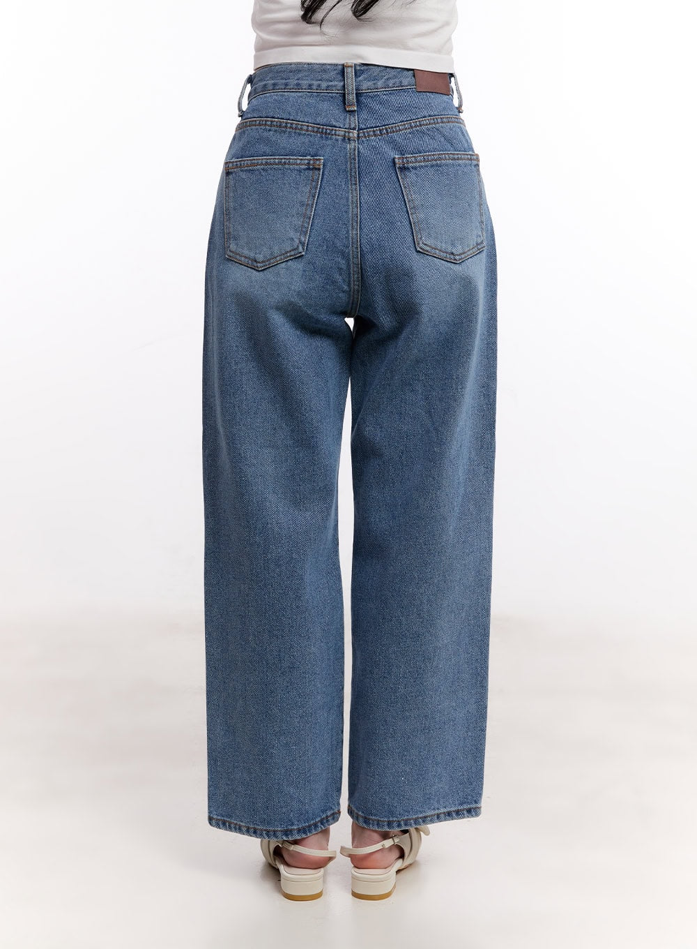 Jamie Comfy Straight-Fit Jeans CM526