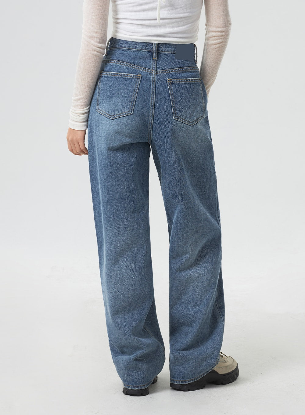 Wide Leg Mid-Wash Jeans CM331