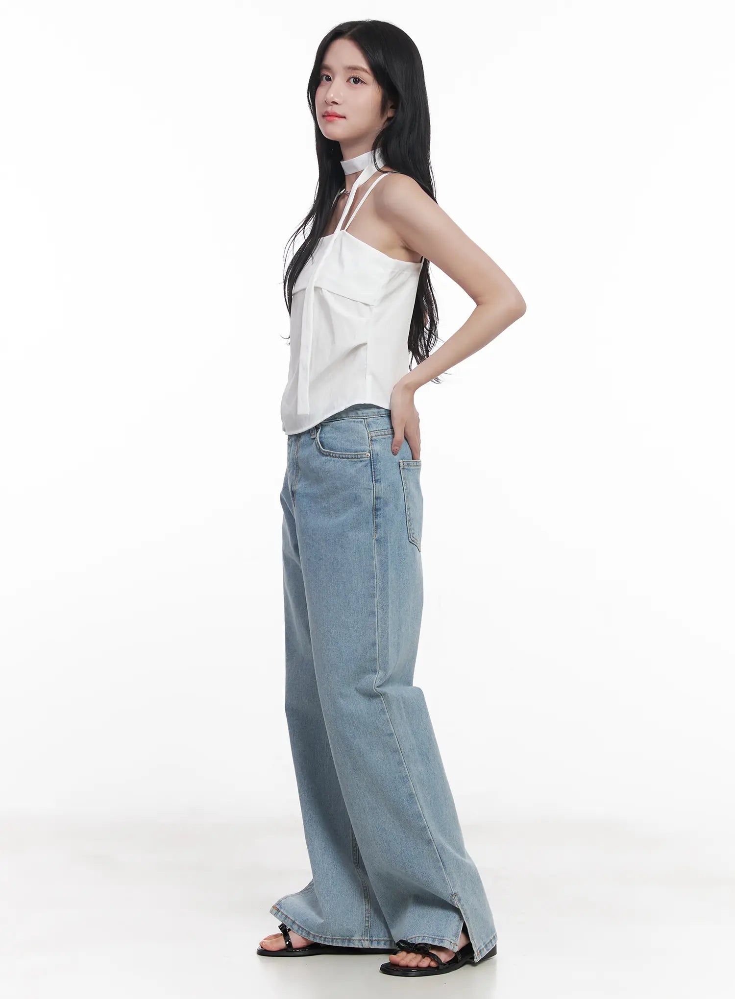 Hyuna Slit Straight-Fit Jeans CU525