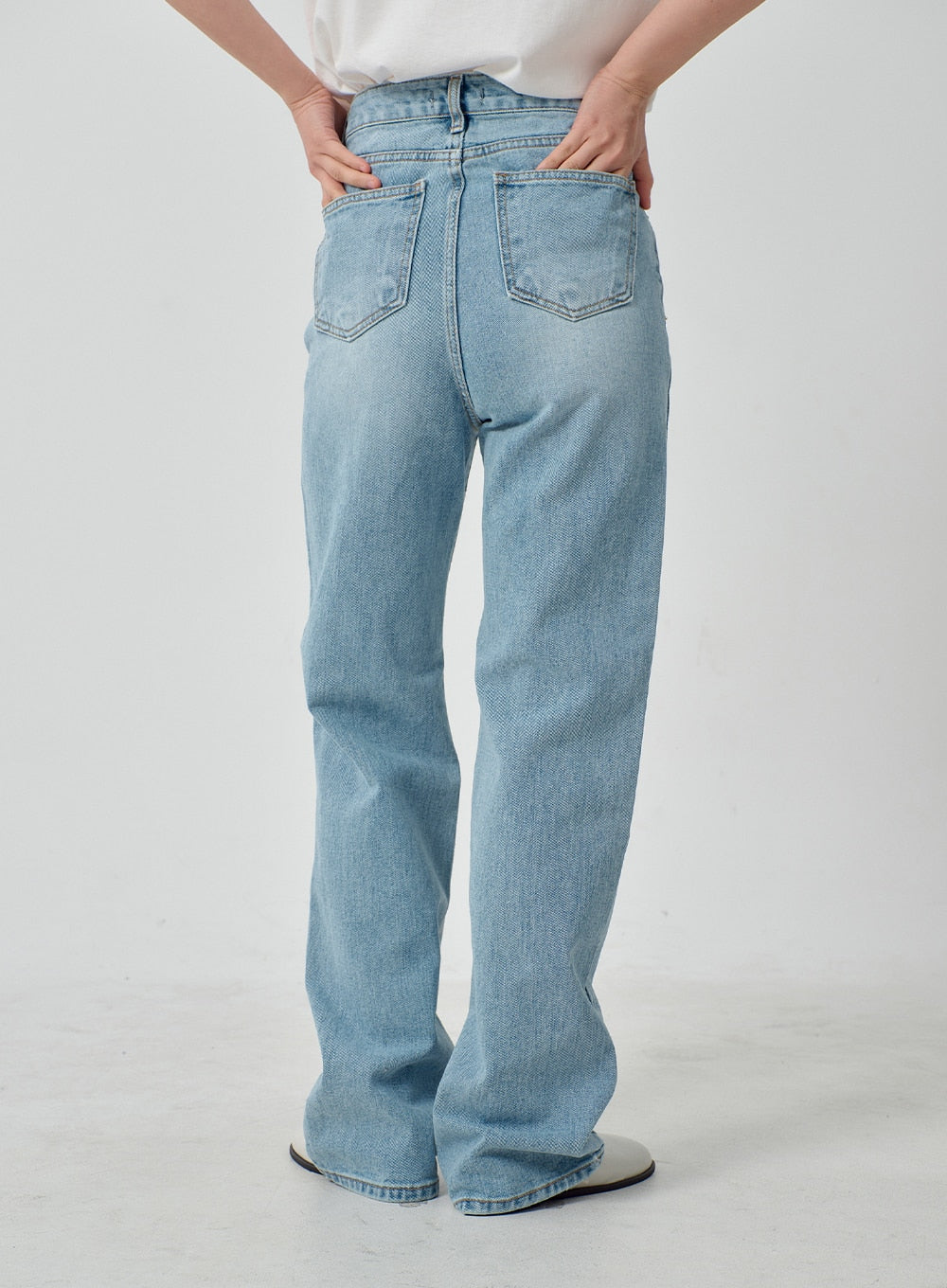 Light Wash Wide Leg Jeans OJ331