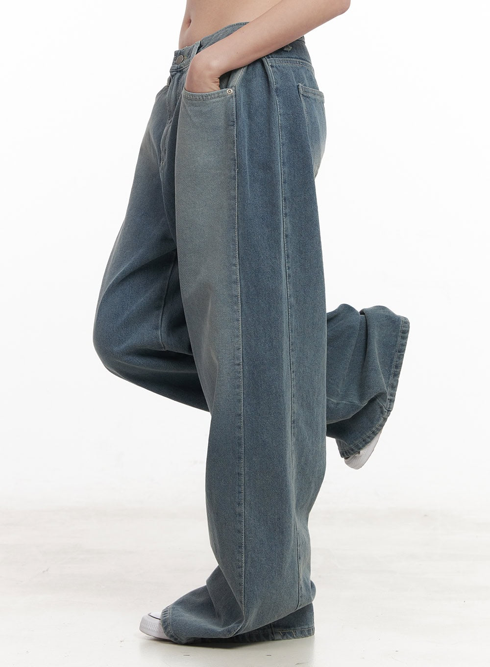 Amber Pintuck Wide-Leg Jeans CM511