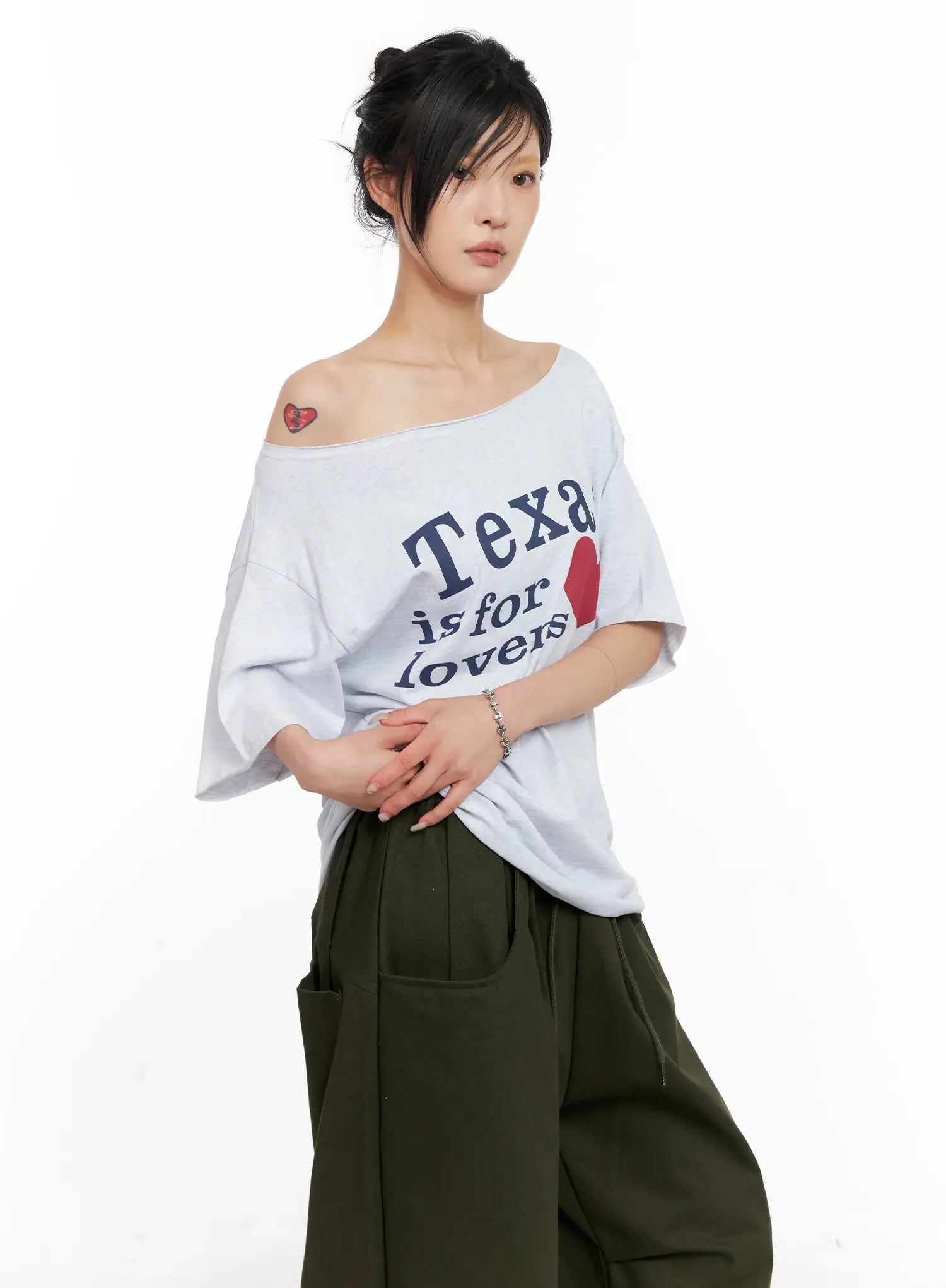 Off-Shoulder Relaxed-Fit Graphic Tee CL525