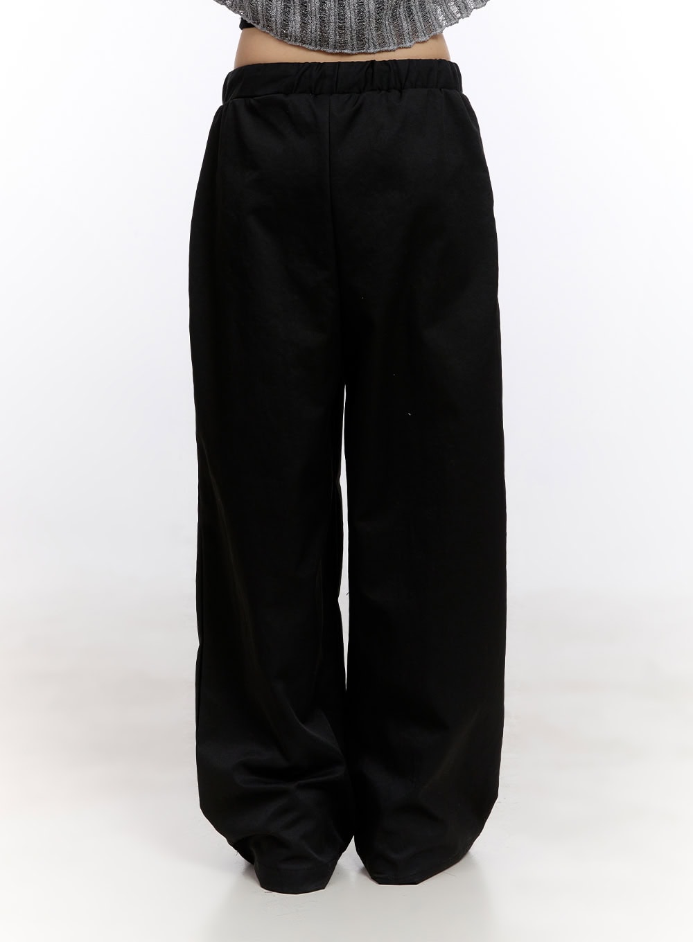 Essential Wide-Fit Sweatpants CF511