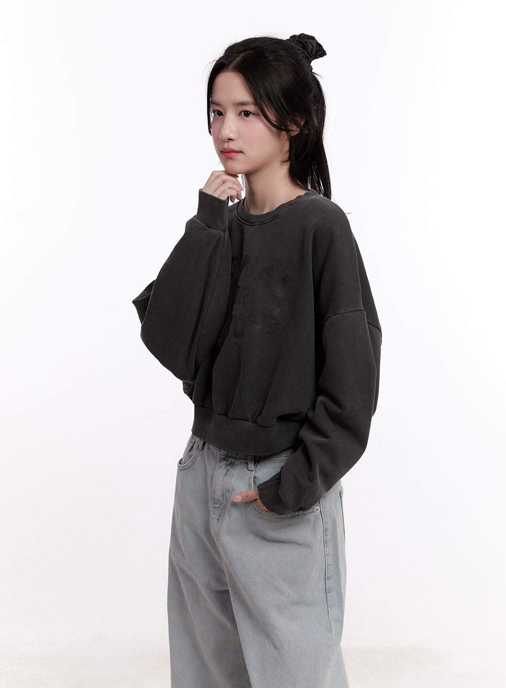 Graphic Loose-Fit Cropped Sweatshirt CM526
