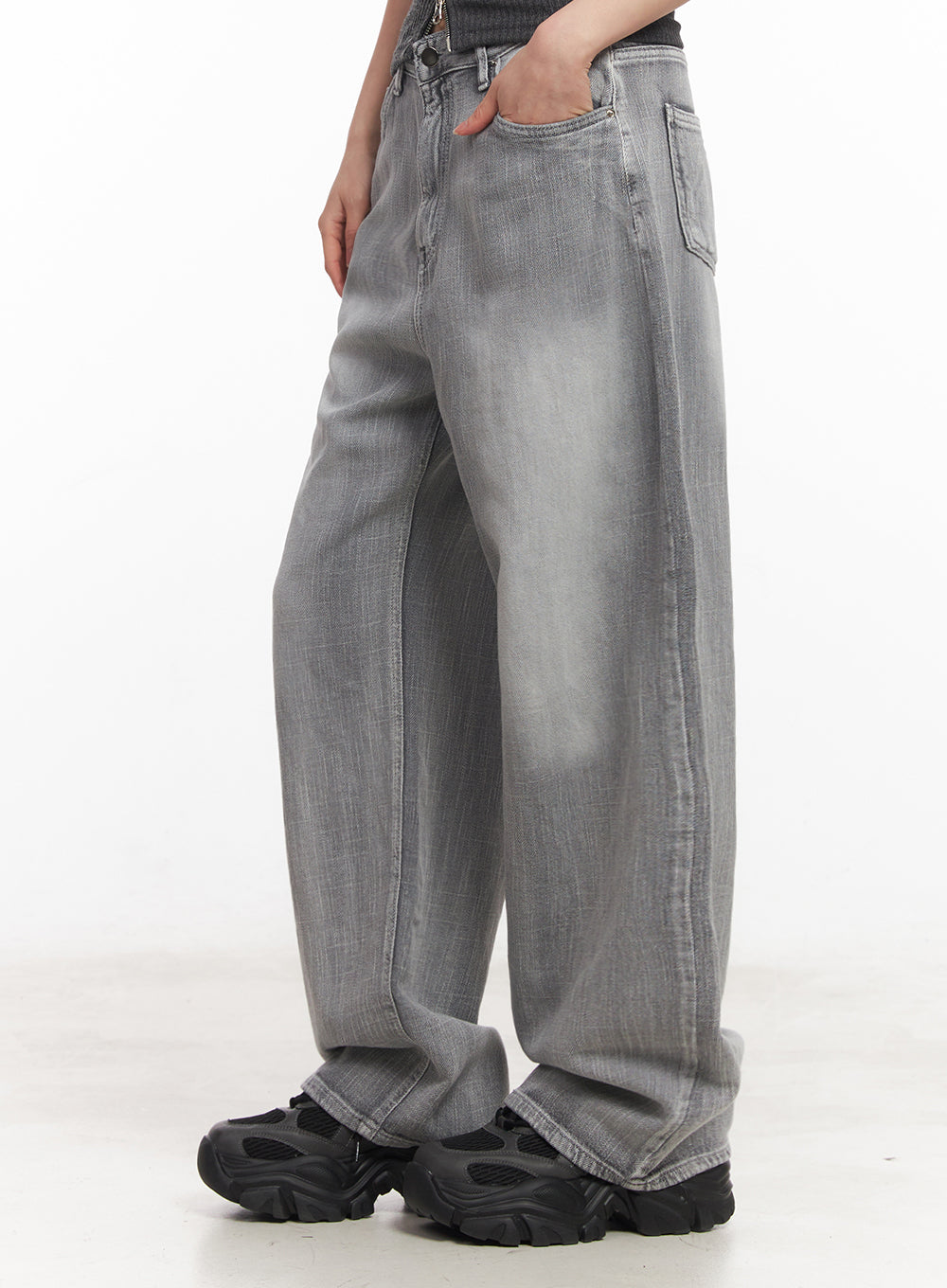 Flore Washed Wide-Leg Jeans IY516