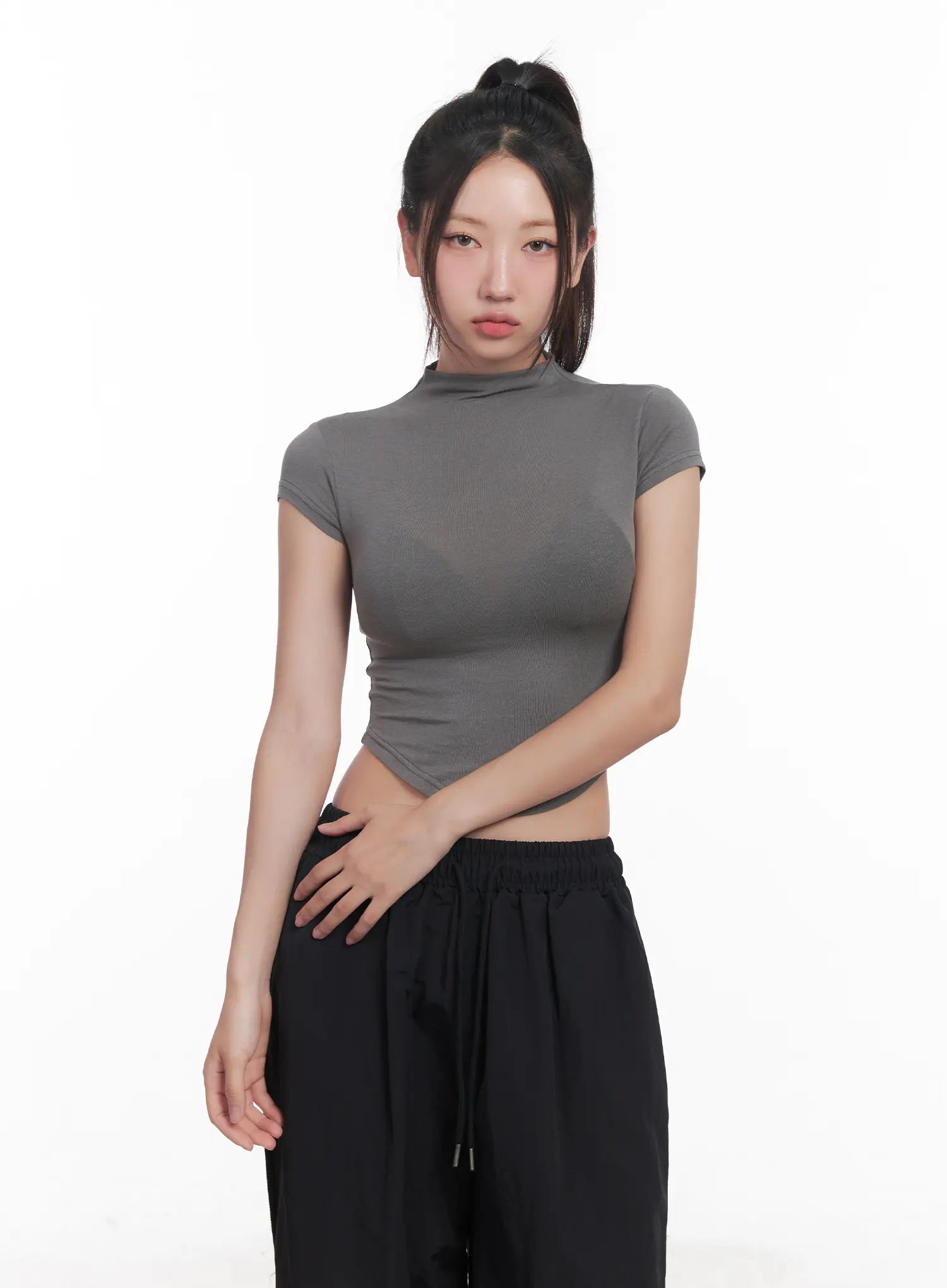 Slim-Fit Mock Neck Crop Top CU517