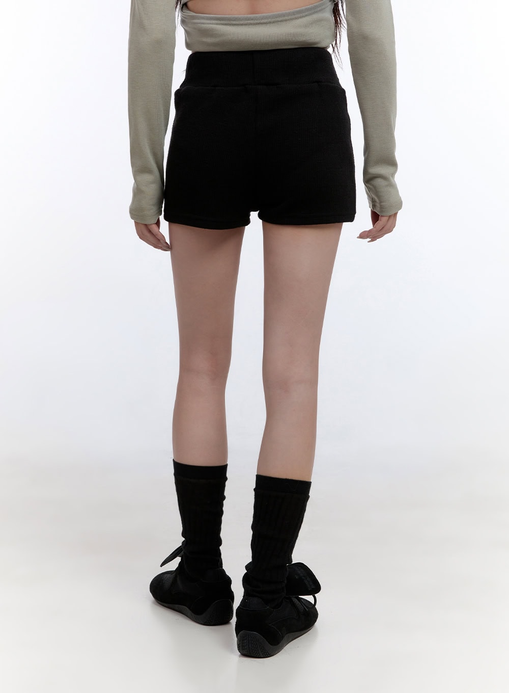 Slim-Fit Solid Shorts CO418