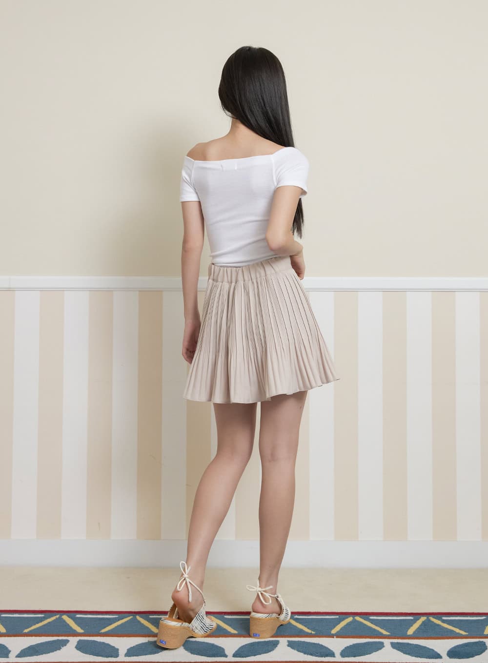 Solid Ruffle Hem Mini Skirt OY427